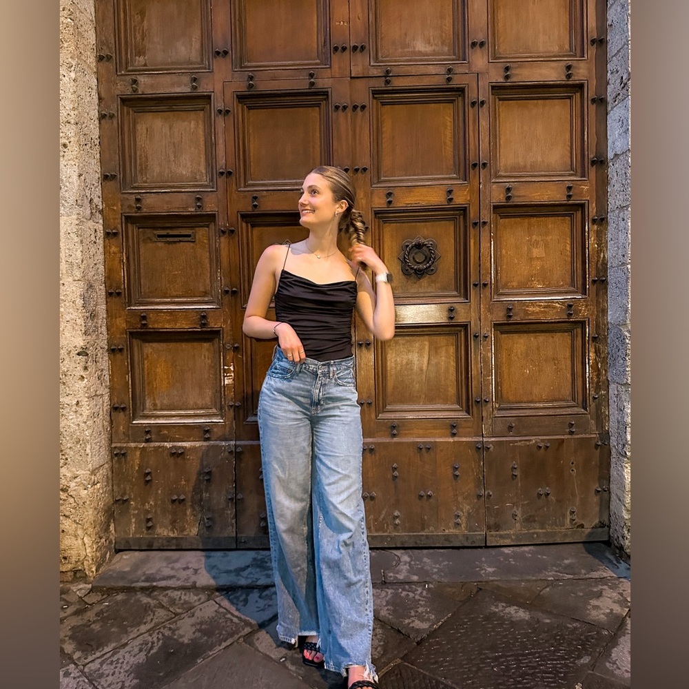 Wide legged jeans
